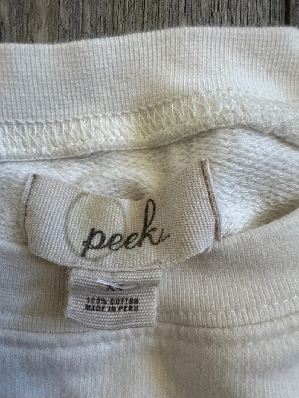 Peek White Sweatshirt with Pink-to-Green Rainbow Dog